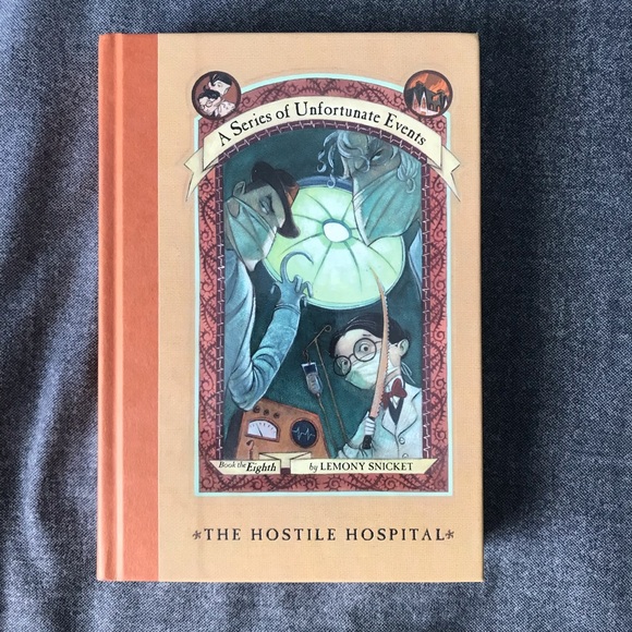 Bundle of 10 Lemony Snicket — A Series of Unfortunate Events Books - Picture 10 of 13